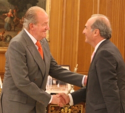 Su Majestad el Rey recibe el saludo del presidente de Fomento del Trabajo Nacional, Joaquim Gay de Montellà Ferrer-Vidal